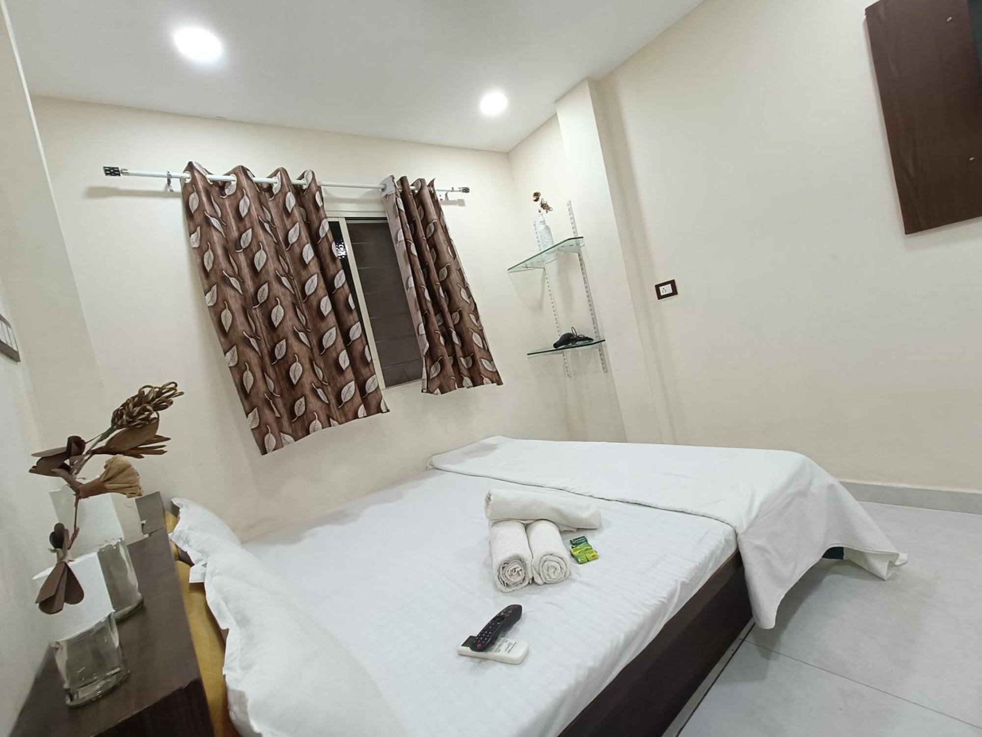 Treebo Yatri Grah Kshipra T Hotel Ujjain Eksteriør billede
