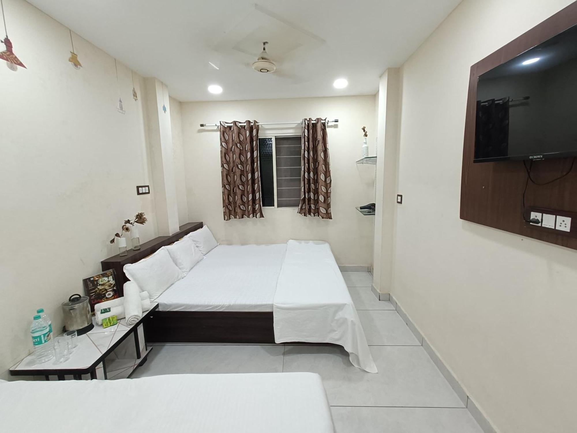 Treebo Yatri Grah Kshipra T Hotel Ujjain Eksteriør billede