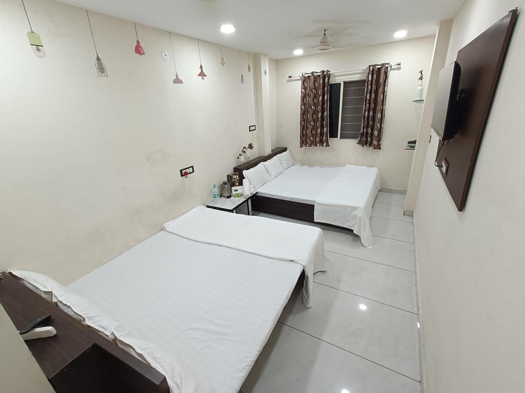 Treebo Yatri Grah Kshipra T Hotel Ujjain Eksteriør billede