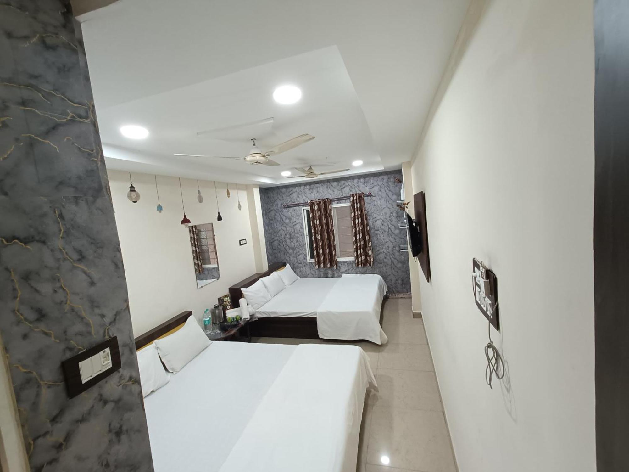 Treebo Yatri Grah Kshipra T Hotel Ujjain Eksteriør billede