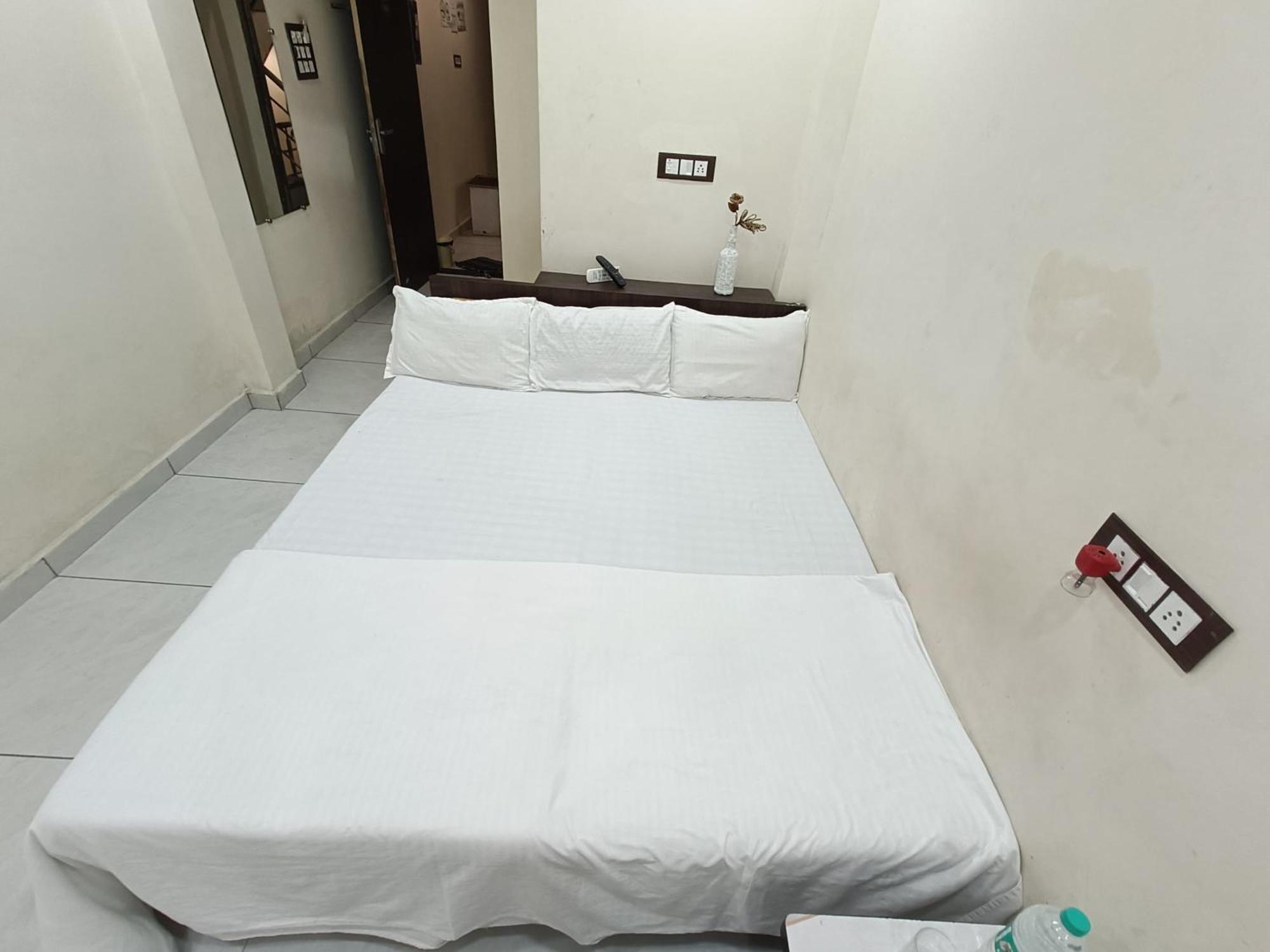 Treebo Yatri Grah Kshipra T Hotel Ujjain Eksteriør billede
