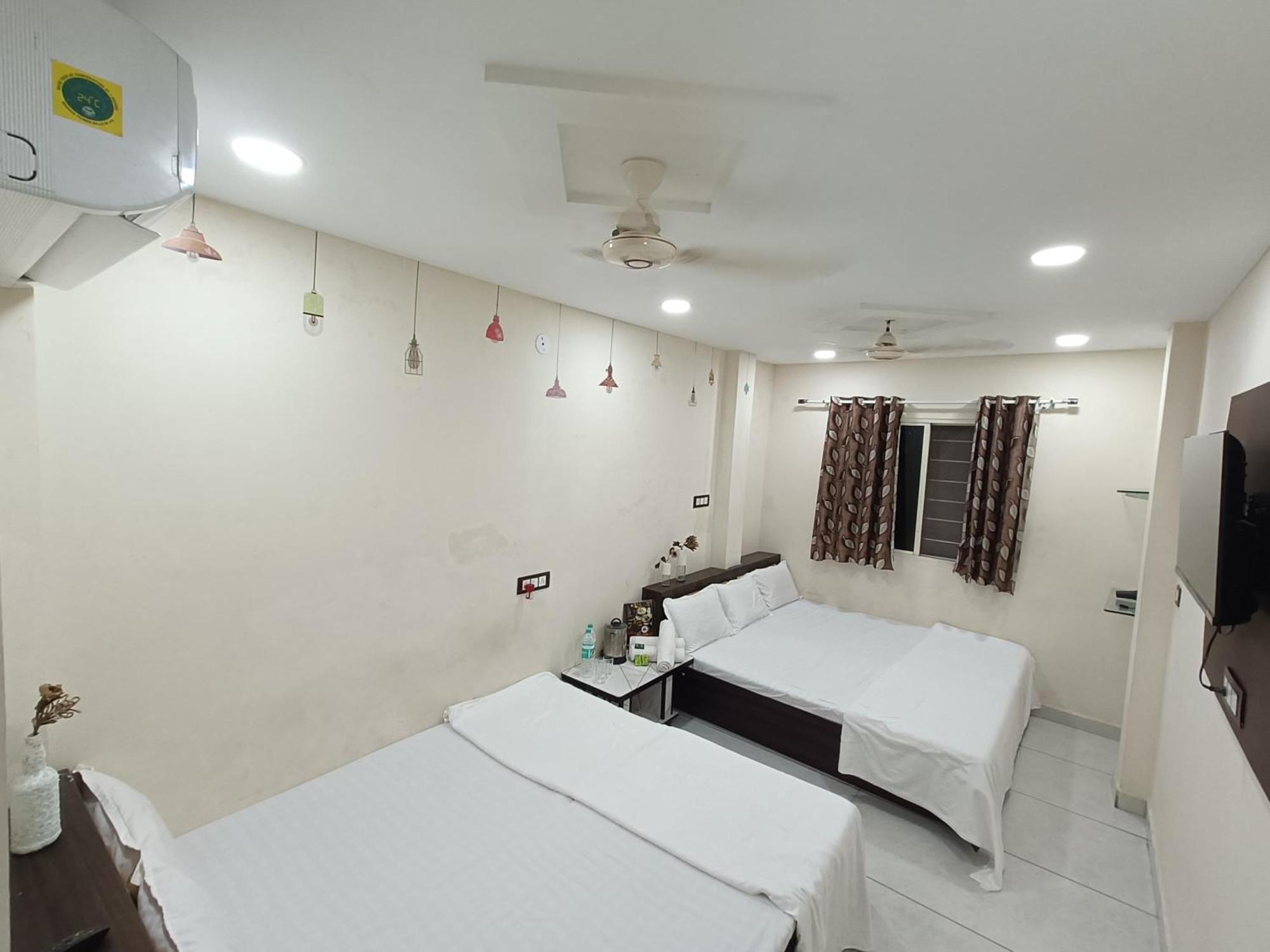 Treebo Yatri Grah Kshipra T Hotel Ujjain Eksteriør billede