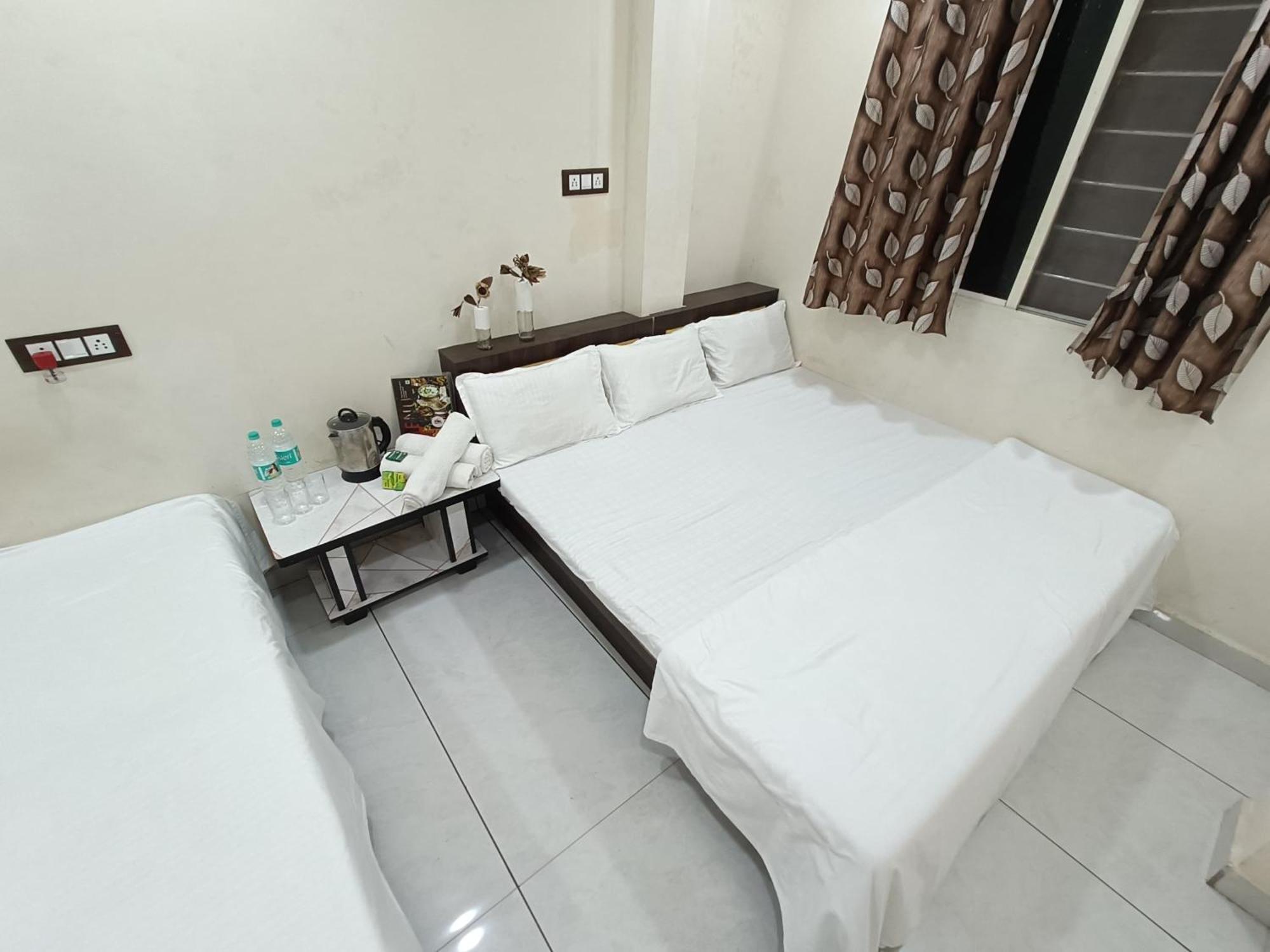 Treebo Yatri Grah Kshipra T Hotel Ujjain Eksteriør billede