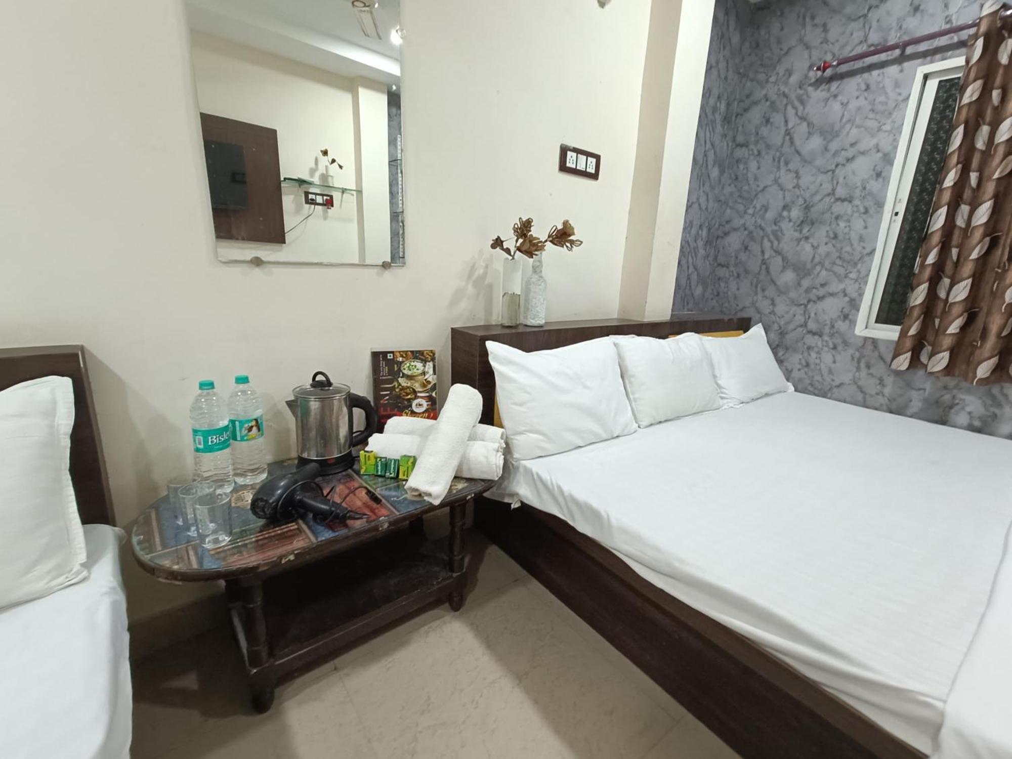 Treebo Yatri Grah Kshipra T Hotel Ujjain Eksteriør billede