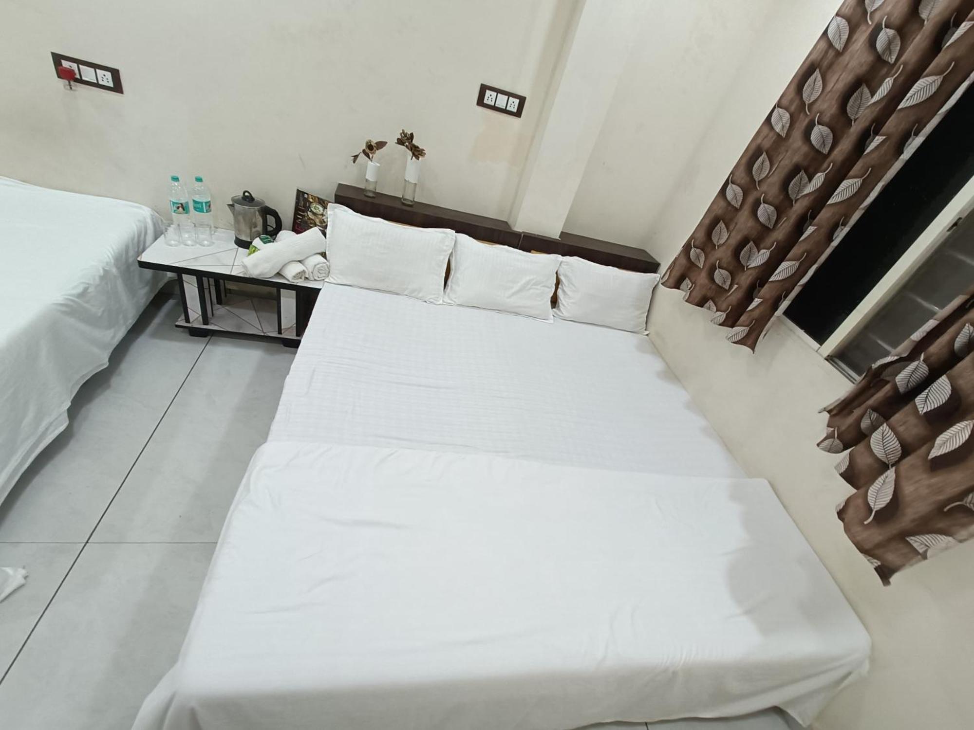 Treebo Yatri Grah Kshipra T Hotel Ujjain Eksteriør billede