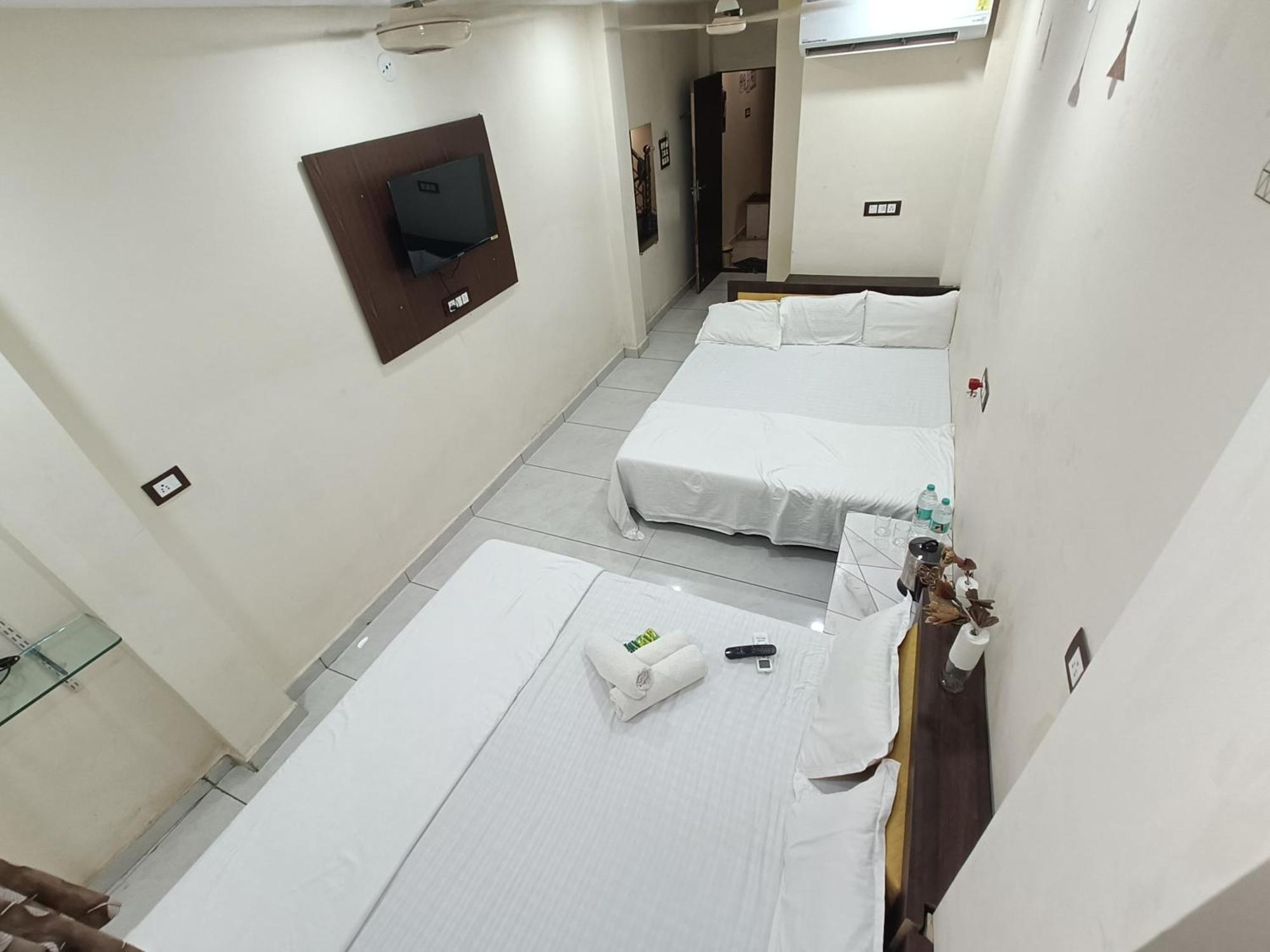 Treebo Yatri Grah Kshipra T Hotel Ujjain Eksteriør billede