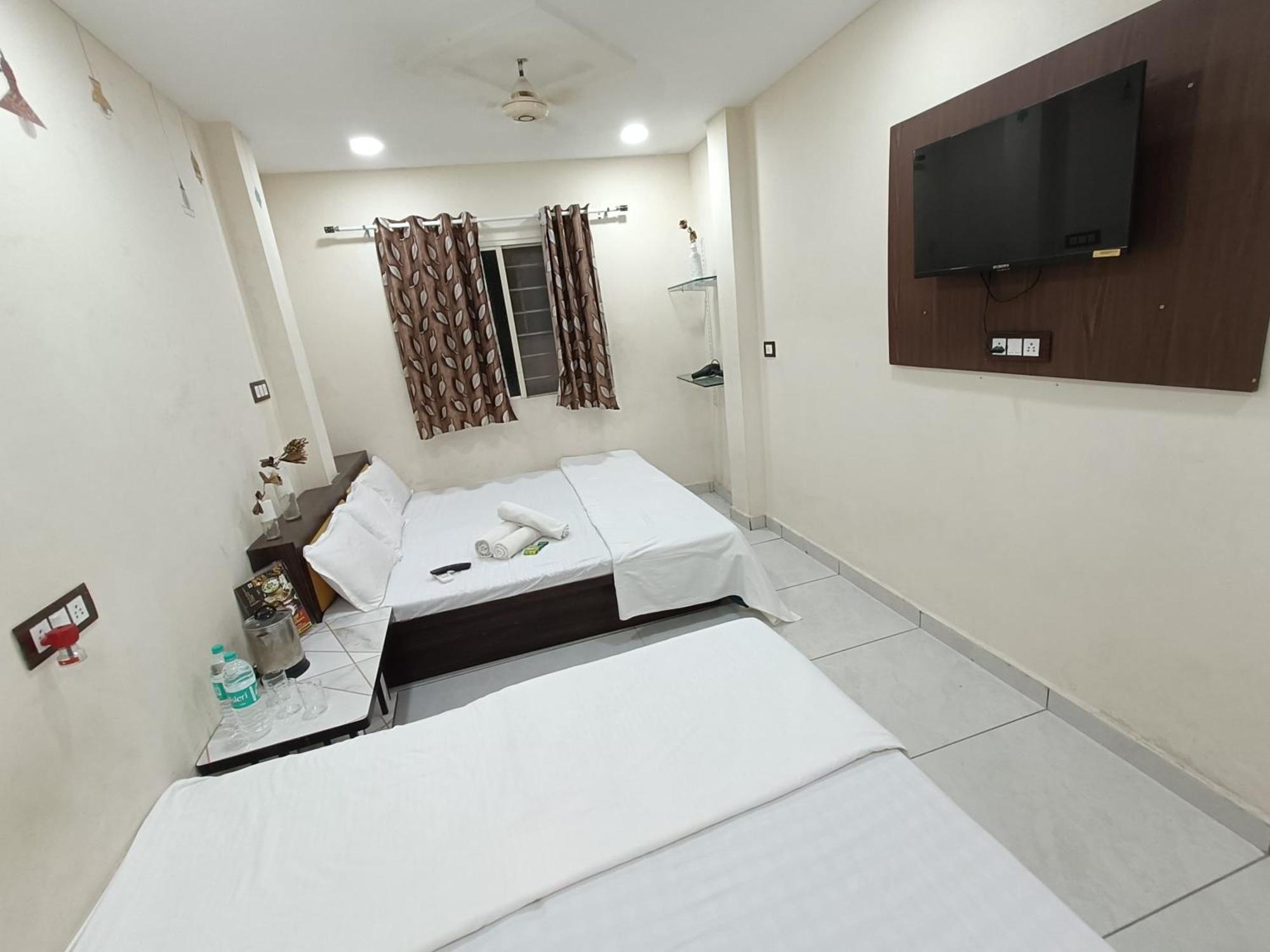 Treebo Yatri Grah Kshipra T Hotel Ujjain Eksteriør billede
