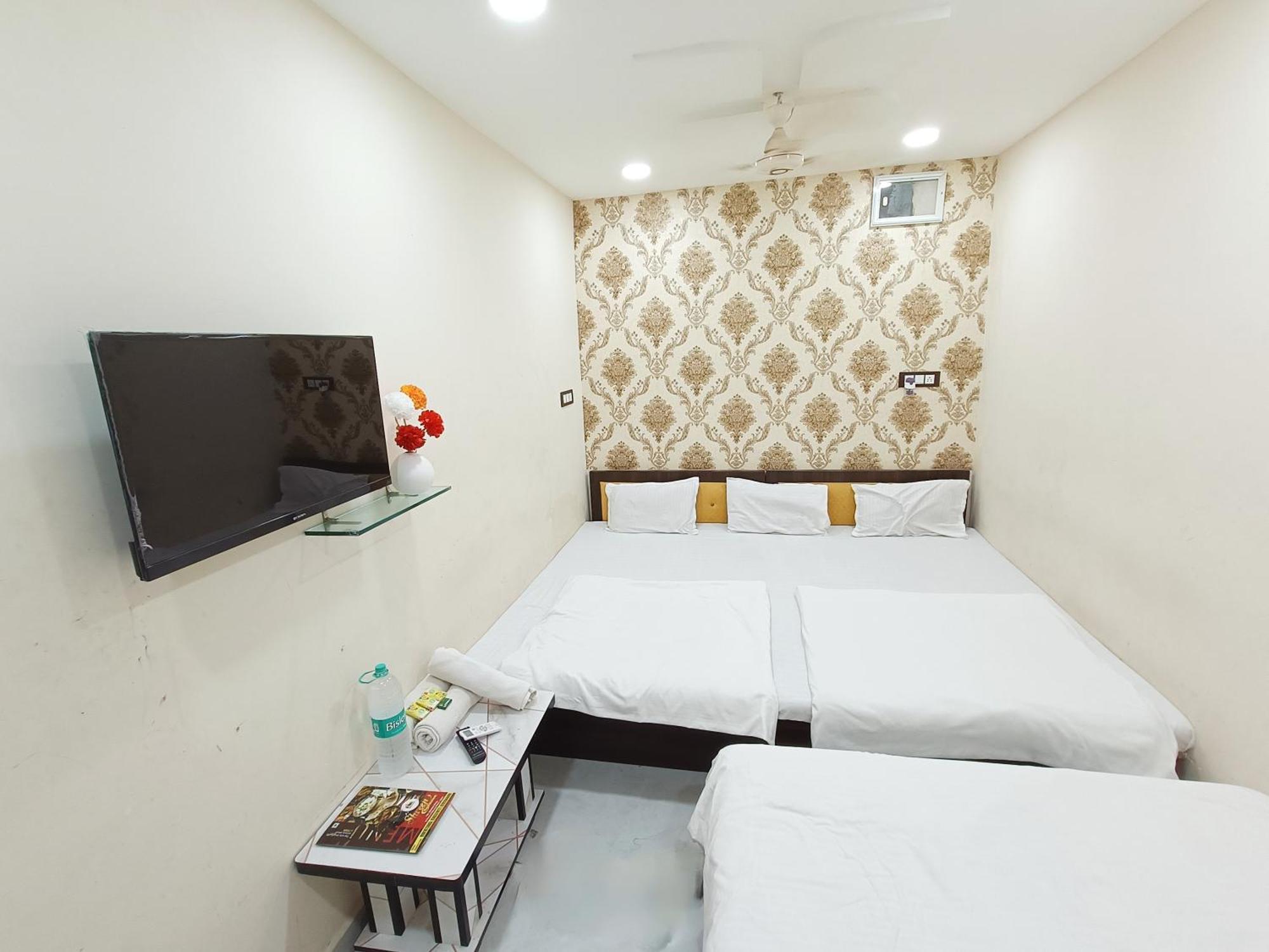Treebo Yatri Grah Kshipra T Hotel Ujjain Eksteriør billede