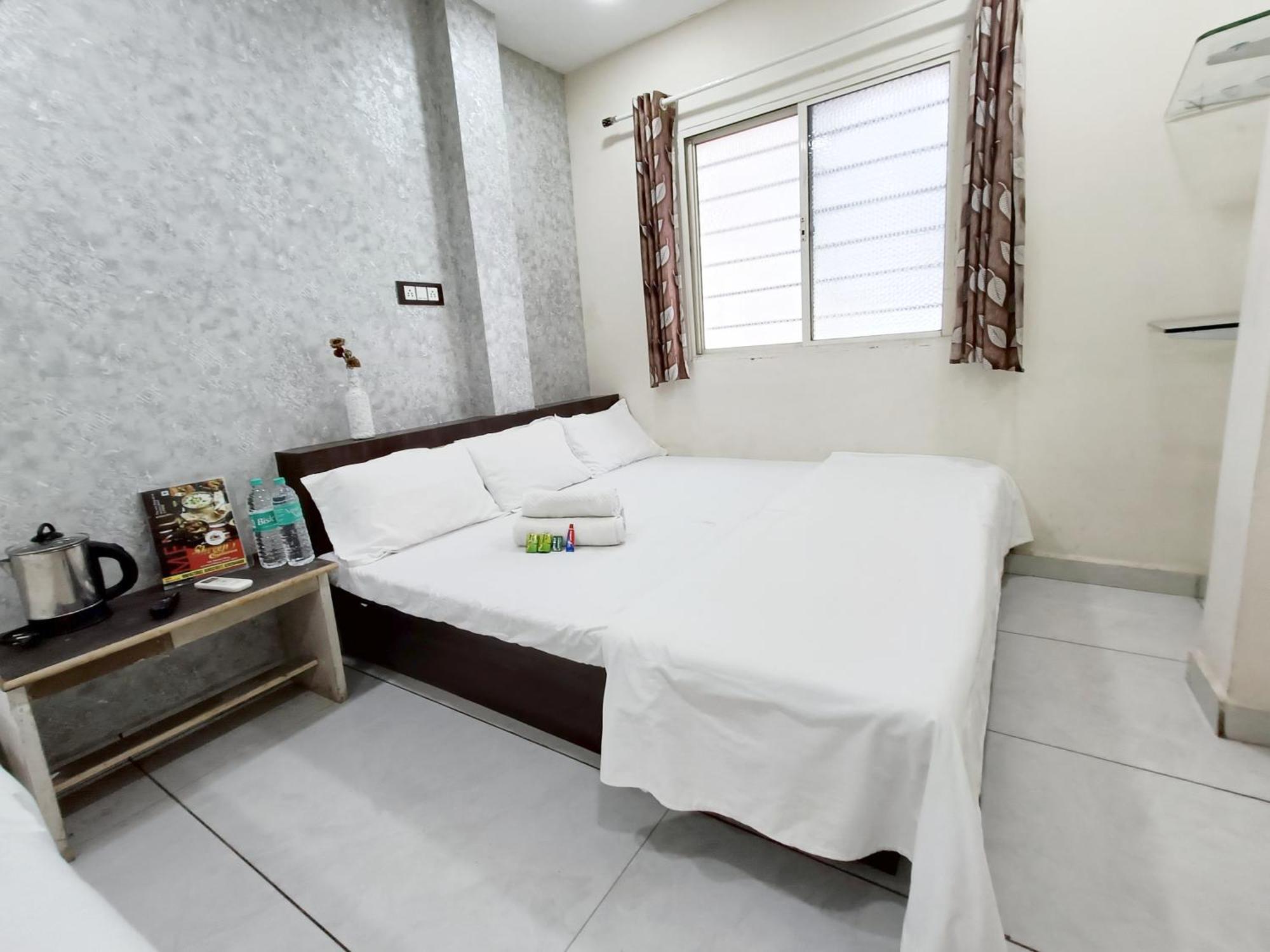 Treebo Yatri Grah Kshipra T Hotel Ujjain Eksteriør billede
