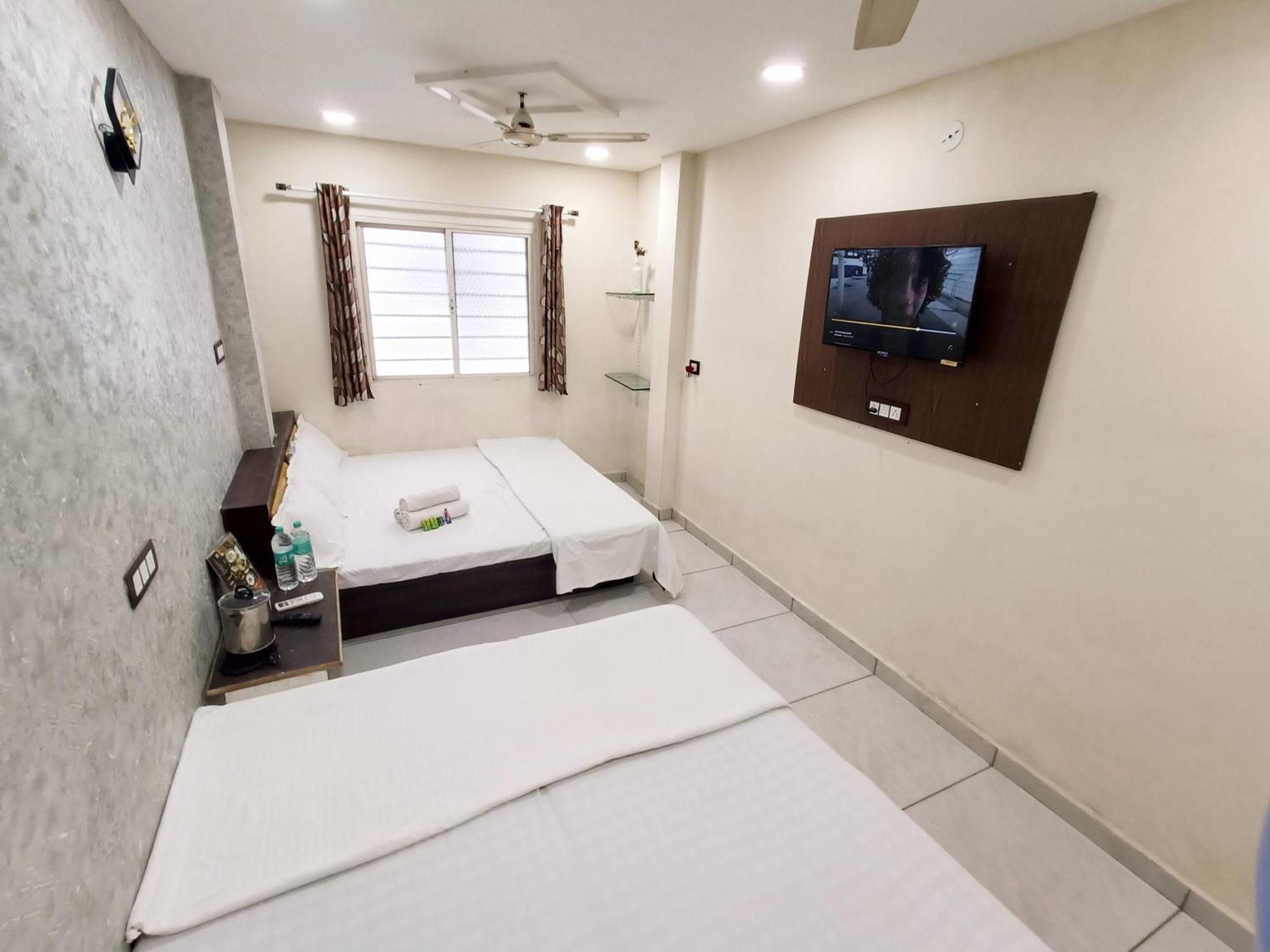 Treebo Yatri Grah Kshipra T Hotel Ujjain Eksteriør billede